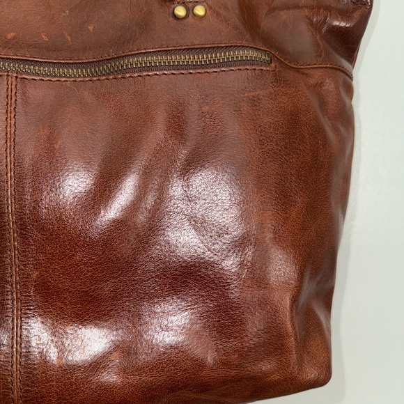 Elegant Brown Leather Tote Bag - Picture 8 of 10